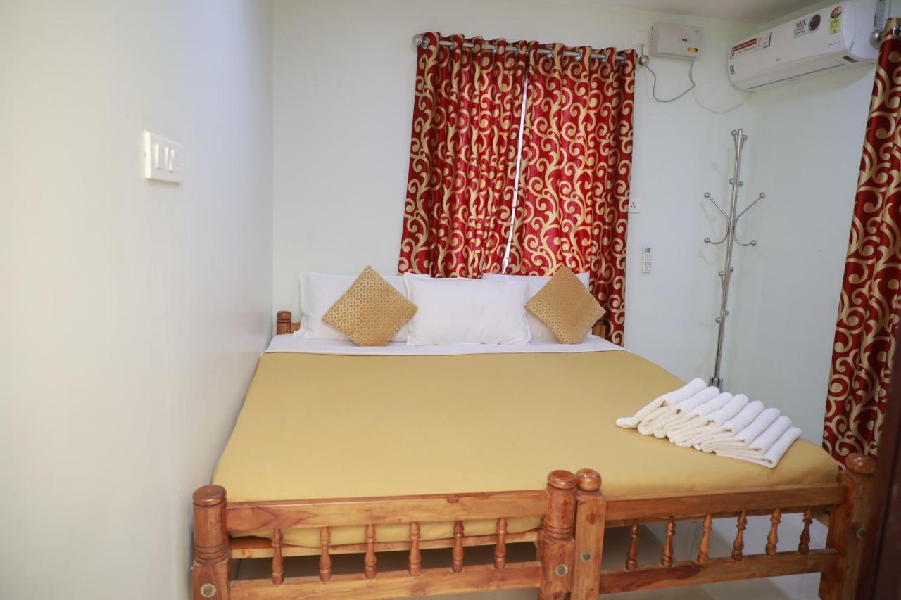 Bed and Breakfast Pavithram Residency à Kollam Extérieur photo